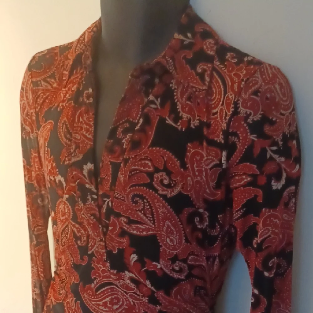 NWT Tommy Hilfiger Red and Black Paisley Long Sleeve Dress - Picture 3 of 11